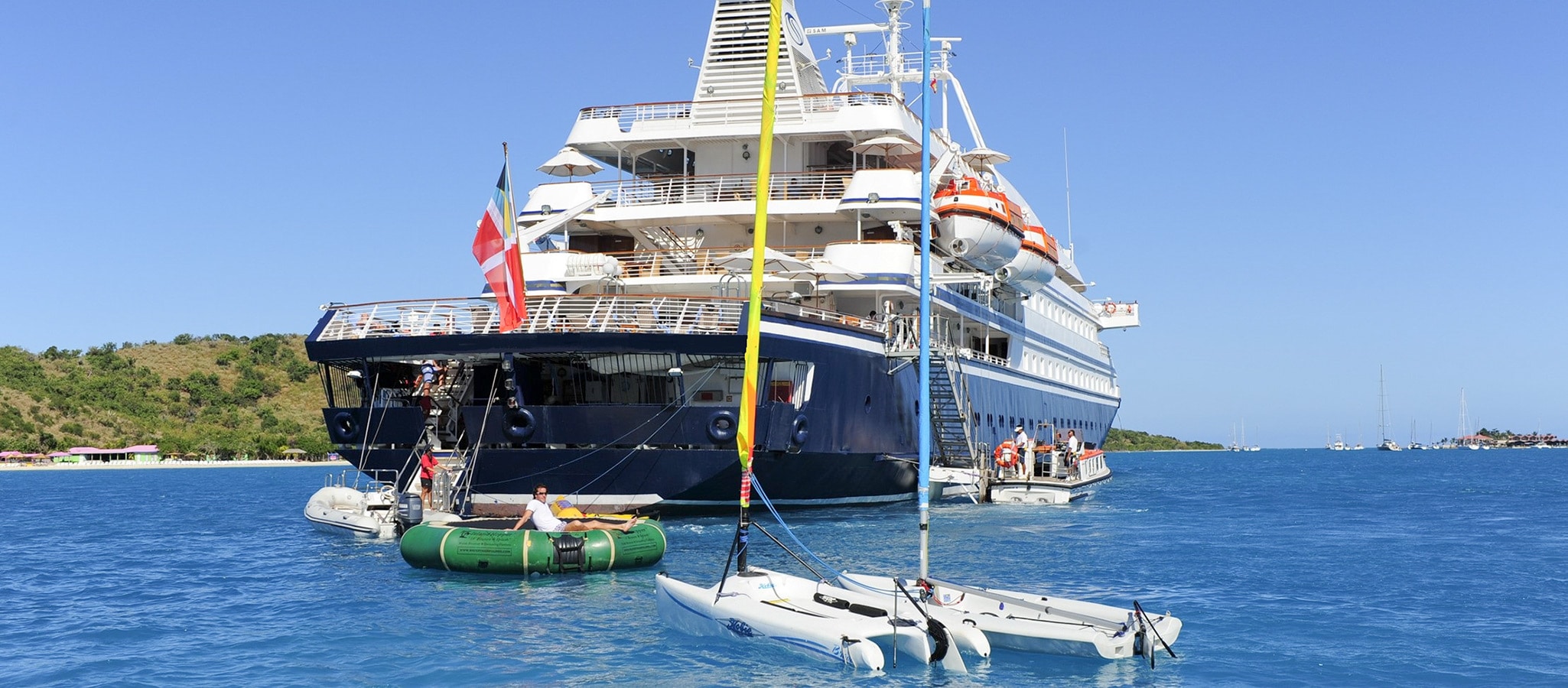 Ein Must auf jedem maritimen Event: Badespaß und Wassersport direkt von der Marina Plattform.