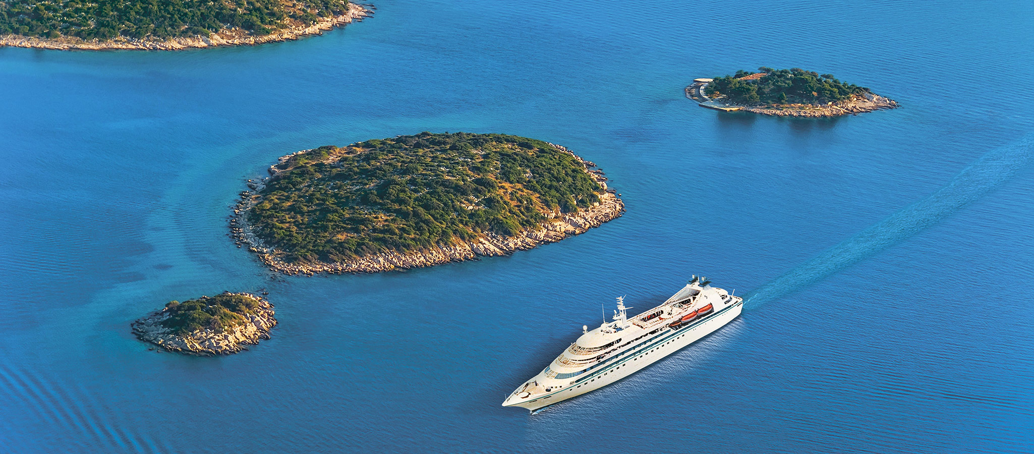 Cruise ships for up to 200 passengers are called boutique ships. They are eminently suitable for incentives with an unusual sea and land program.