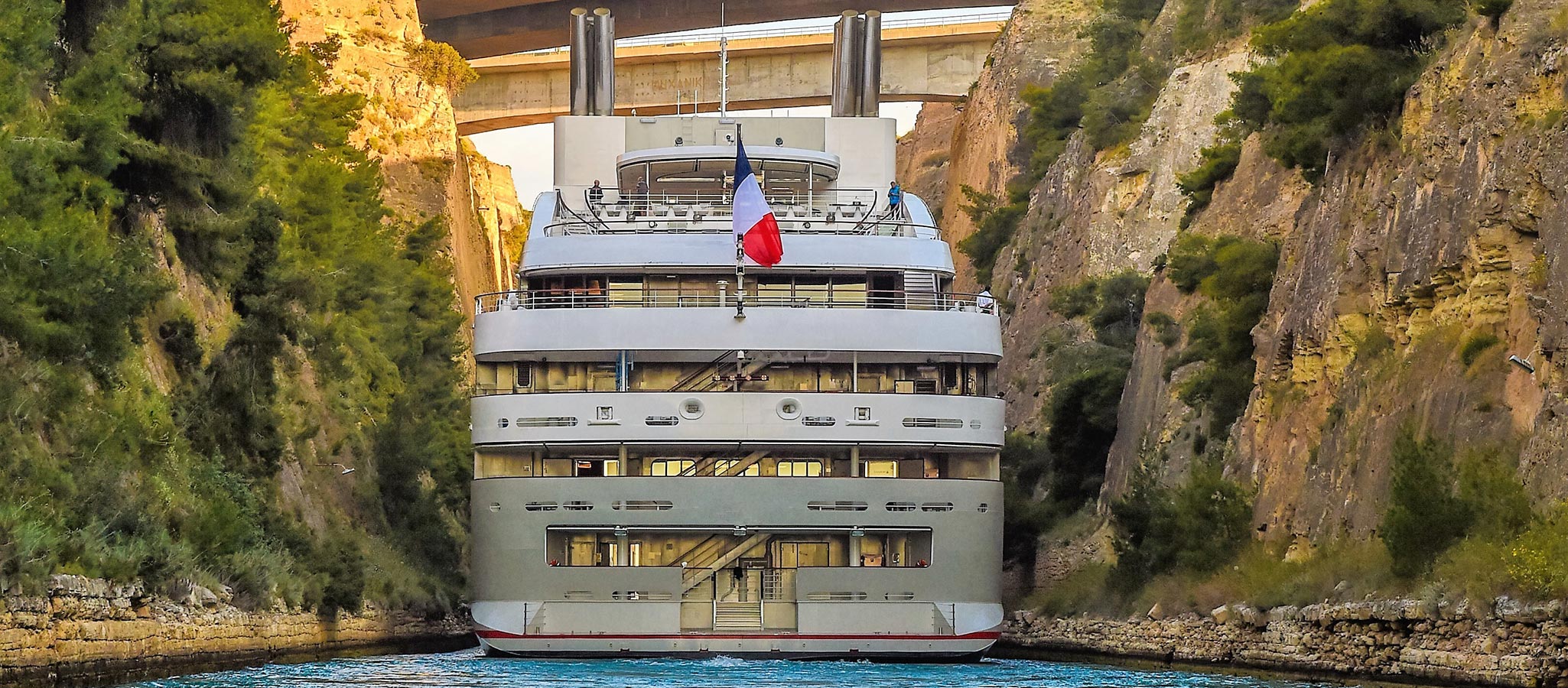 Small enough for spectacular passages – and yet the perfect event and incentive location for 400 participants.