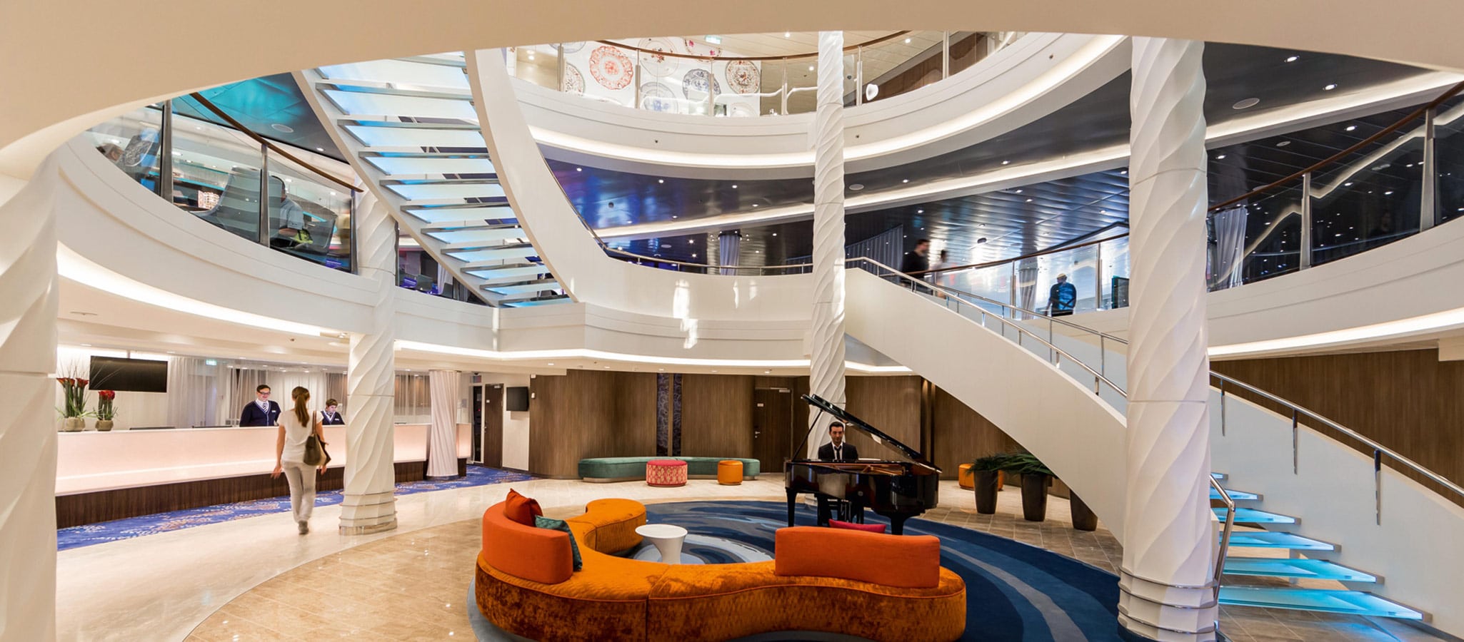Generosity and elegance wherever you might look. And a lot of niches – e.g. for break-out sessions during a conference at sea.