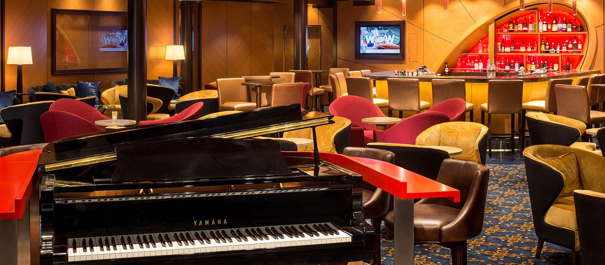 Diverse Lounges und Bars sorgen für Abwechslung und Entertainment auf Ihrem Kreuzfahrtschiff.