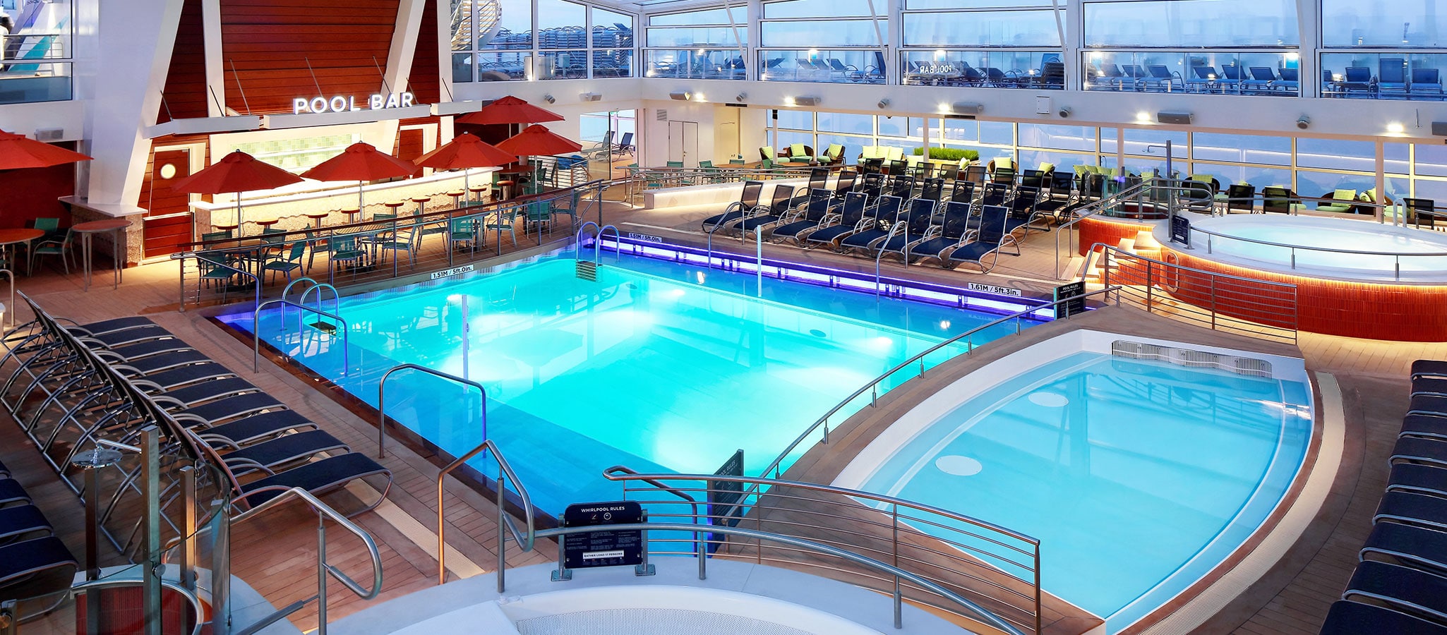 Die Pools und Sonnendecks können wetterautark als Eventlocation eingeplant werden - dafür sorgen fahrbare Glasüberdachungen.