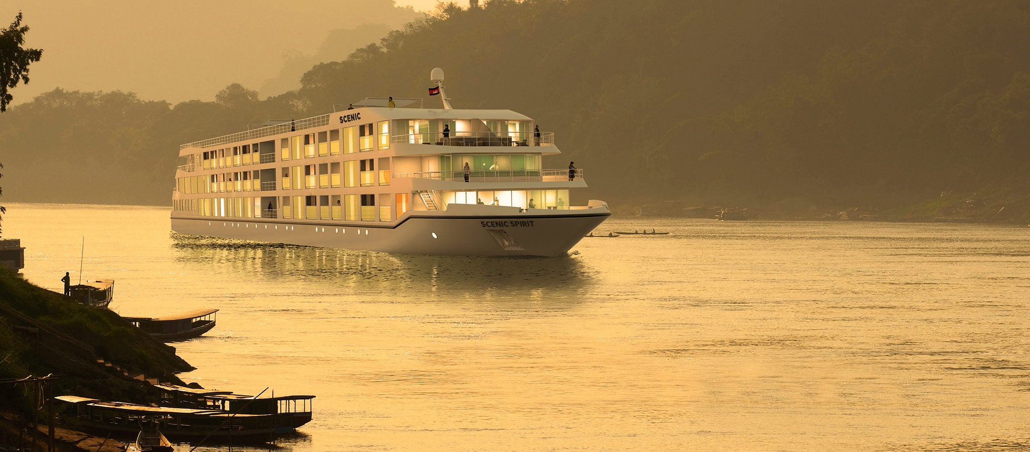 Abendstimmung am Fluss. Kulisse für einzigartige Momente und einer der Gründe, warum immer mehr Unternehmen ein Flusskreuzfahrschiff chartern.