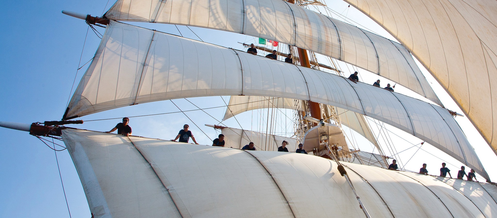 When the crew sets sail, your guests will have goose bumps. We ensure this atmosphere with the right music - a glass of champagne - and in the perfect moment.