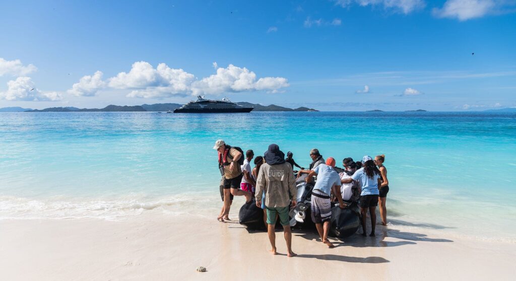 OceanEvent Incentive Charter Seychellen - Aride anreise mit dem Zodiacboot