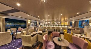 River cruise in Provence with OceanEvent - Panorama Lounge