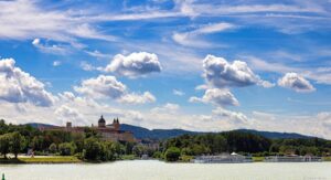 Flusskreuzfahrtschiff chartern Donau mit OceanEvent - Melk Riverside