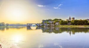 Flusskreuzfahrt-Charter in der Provence mit OceanEvent - Avignon