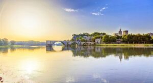 Flusskreuzfahrt-Charter in der Provence mit OceanEvent - Avignon