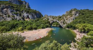 Flusskreuzfahrt-Charter in der Provence mit OceanEvent - Kajak Ardeche