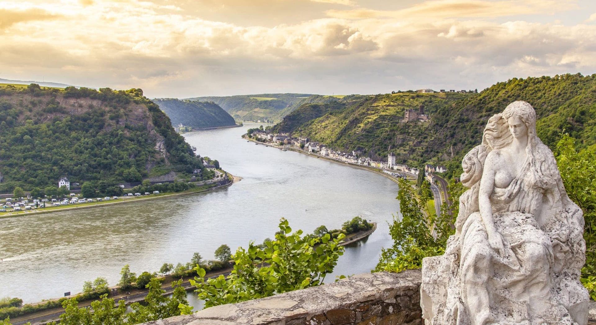 Flusskreuzfahrtschiff chartern Rhein mit OceanEvent - Loreley-Figur-Mittelrheintal