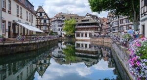 Flusskreuzfahrtschiff chartern auf dem Rhein - Strasbourg's 'Petite France'