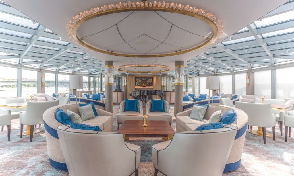 Kreuzfahrtschiff mieten für Firmenevents exklusiv mit OceanEvent - von 30 bis 6000 Gäste - Opulent Interior