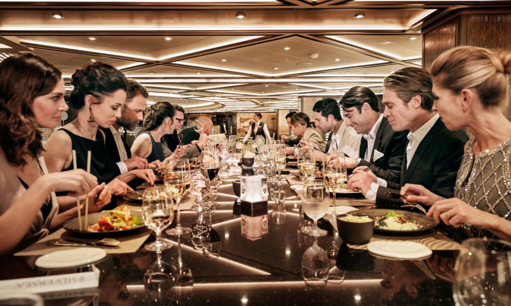 Kreuzfahrtschiff mieten für Firmenevents exklusiv mit OceanEvent - von 30 bis 6000 Gäste - Fine Dining mit Ihre Gästen