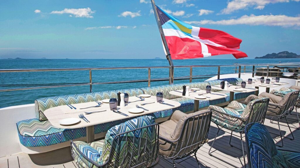 Private cruise - Rom-Catania - Al Fresco Dining