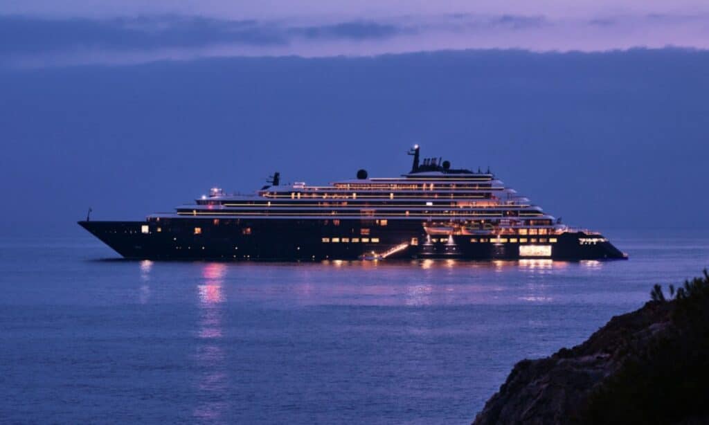 Ritz Carlton Yacht EVRIMA - Private Charter with OceanEvent - Mediterranean - Your yacht at night