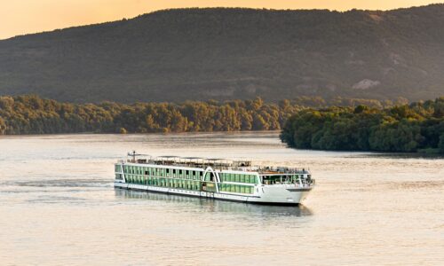 Flusskreuzfahrtschiff chartern auf der Donau mit OceanEvent