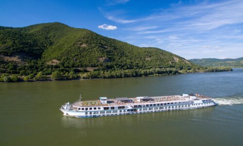 Flusskreuzfahrtschiff chartern auf der Donau mit OceanEvent
