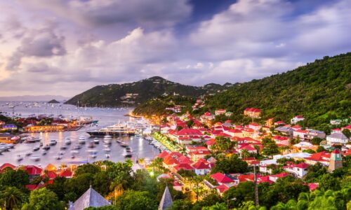 Luxuriöse Discovery-Yacht Chartern mit bis zu 294 Gäste | Exklusiv bei OceanEvent