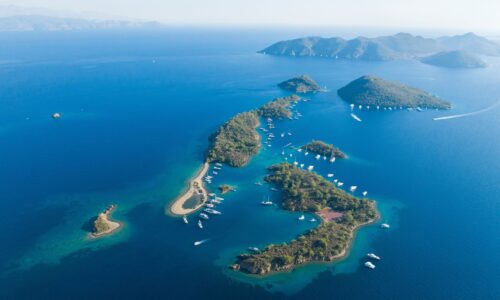Four Seasons Yacht Chartern – Exklusiv bei OceanEvent – Für bis zu 186 Gäste.